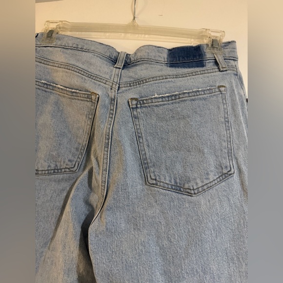 Abercrombie and Fitch 90s Relaxed Jean High-Rise - Picture 6 of 7